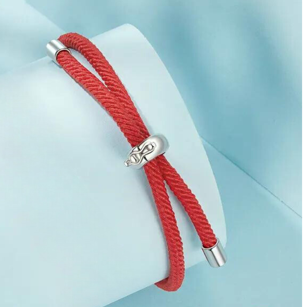 Moderna Pulsera Roja Encantos