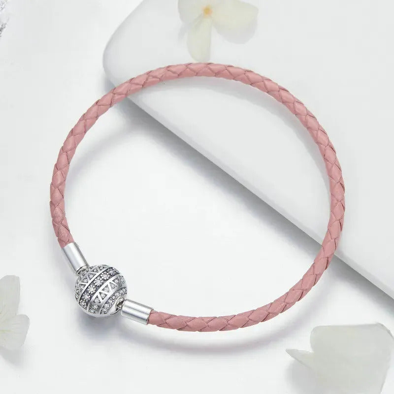 Pulsera de Cuero Rosa con Colgante de Esfera Plateada: Elegancia y Estilo Unidos