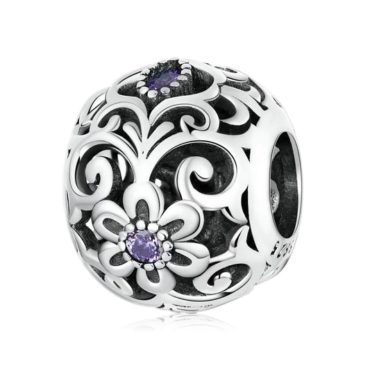 Colgante Charm Retro de Plata con Diseño Floral en el Centro y Piedra de Circonita Violeta - Colección Encanto Violeta