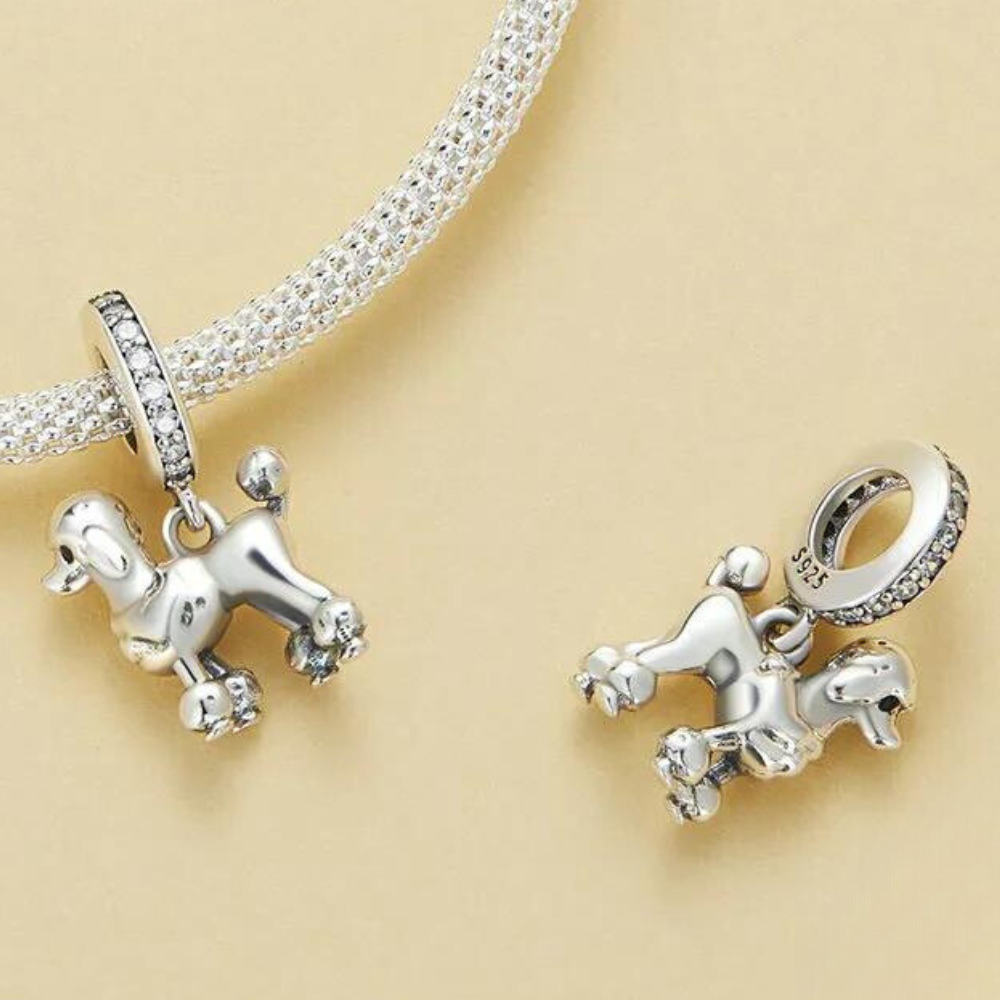 Charm Colgante Perro Caniche - Elegancia Encantadora para los Amantes de Canes