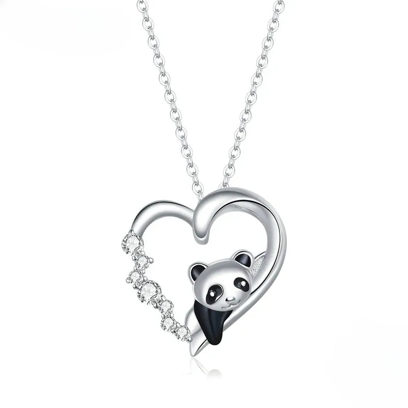 Collar de plata con colgante de corazón adornado con circonita y oso panda